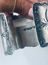 Load image into Gallery viewer, Stunning Nugget Cuff
