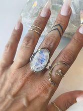 Load image into Gallery viewer, Stunning Size 8.5 Moonstone