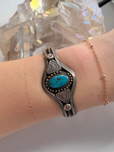 Load image into Gallery viewer, Vintage Sterling Silver Turquoise Cuff