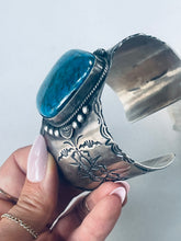 Load image into Gallery viewer, Stunning Nugget Cuff