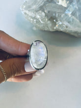 Load image into Gallery viewer, Stunning Size 8.5 Moonstone