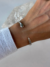 Load image into Gallery viewer, Beautiful Sterling Silver Snake Cuff