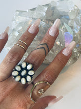 Load image into Gallery viewer, Stunning Size 6.75 MOP Flower Ring