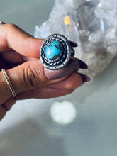 Load image into Gallery viewer, Size 8 Cute Little Vintage Ring