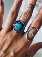 Load image into Gallery viewer, Size 8 Cute Little Vintage Ring