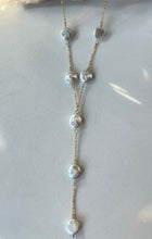 Load image into Gallery viewer, Gold Pearl Drop Necklace