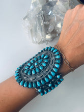 Load image into Gallery viewer, Gorgeous Vintage Cuff
