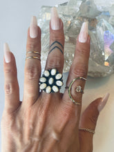 Load image into Gallery viewer, Stunning Size 6.75 MOP Flower Ring