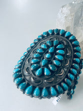 Load image into Gallery viewer, Gorgeous Vintage Cuff