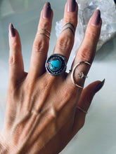 Load image into Gallery viewer, Size 8 Cute Little Vintage Ring