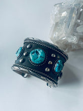 Load image into Gallery viewer, Vintage Cuff