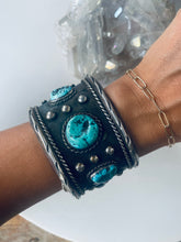 Load image into Gallery viewer, Vintage Cuff