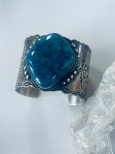 Load image into Gallery viewer, Stunning Nugget Cuff