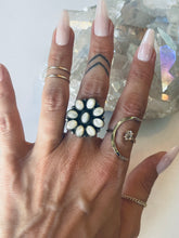 Load image into Gallery viewer, Stunning Size 6.75 MOP Flower Ring