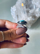 Load image into Gallery viewer, Size 8 Cute Little Vintage Ring