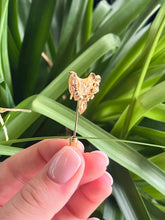 Load image into Gallery viewer, Vintage Western Saddle Gold Hat Pin