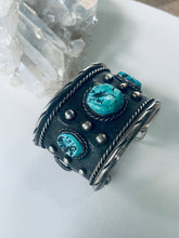 Load image into Gallery viewer, Vintage Cuff