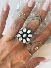 Load image into Gallery viewer, Stunning Size 6.75 MOP Flower Ring