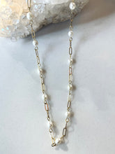 Load image into Gallery viewer, Pearl and Gold Necklace