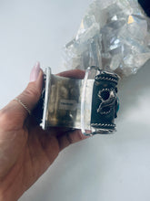 Load image into Gallery viewer, Vintage Cuff
