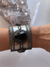 Load image into Gallery viewer, Large Onyx Cuff