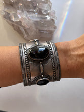 Load image into Gallery viewer, Large Onyx Cuff