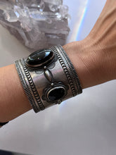 Load image into Gallery viewer, Large Onyx Cuff