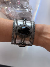 Load image into Gallery viewer, Large Onyx Cuff