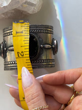 Load image into Gallery viewer, Large Onyx Cuff