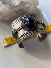 Load image into Gallery viewer, Large Onyx Cuff