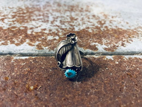 Size 7.5 Adorable Vintage Sterling Silver and Turquoise Ring