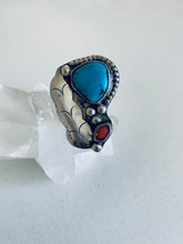 Load image into Gallery viewer, Size 6.5 Vintage Sterling Silver Turquoise Ring