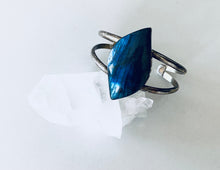 Load image into Gallery viewer, Stunning Labradorite Sterling Silver Cuff
