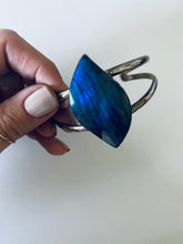 Load image into Gallery viewer, Stunning Labradorite Sterling Silver Cuff