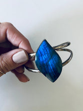 Load image into Gallery viewer, Stunning Labradorite Sterling Silver Cuff