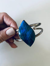 Load image into Gallery viewer, Stunning Labradorite Sterling Silver Cuff