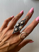Load image into Gallery viewer, Size 6.75 Vintage Sterling Silver Mother of Pearl Ring