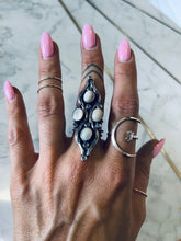 Load image into Gallery viewer, Size 6.75 Vintage Sterling Silver Mother of Pearl Ring