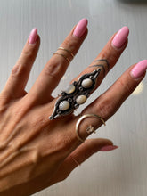 Load image into Gallery viewer, Size 6.75 Vintage Sterling Silver Mother of Pearl Ring