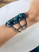 Load image into Gallery viewer, Three Stone Vintage Cuff