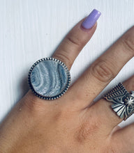 Load image into Gallery viewer, Size 6 Stunning Sterling Silver and Druzy Circle Ring
