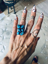 Load image into Gallery viewer, Stunning Sterling Silver and Genuine Turquoise Cluster Ring