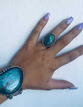 Load image into Gallery viewer, Size 6 Stunning Vintage Sterling Silver and Genuine Turquoise Nugget Ring
