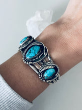 Load image into Gallery viewer, Gorgeous Three Stone Vintage Cuff