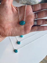 Load image into Gallery viewer, Oval Pendant Necklace
