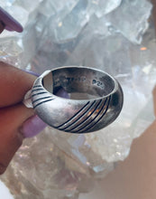 Load image into Gallery viewer, Size 9.5 Vintage Sterling Silver Ring