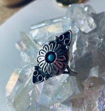 Load image into Gallery viewer, Size 8.5 Stunning Vintage Sterling Silver and Genuine Turquoise Ring