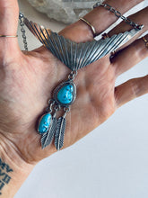 Load image into Gallery viewer, Vintage Bib Necklace