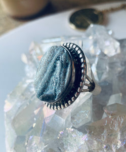 Size 7 Stunning Sterling Silver and Druzy Circle Ring