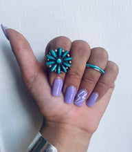 Load image into Gallery viewer, Size 7 Stunning Vintage Sterling Silver and Genuine Turquoise Flower Ring